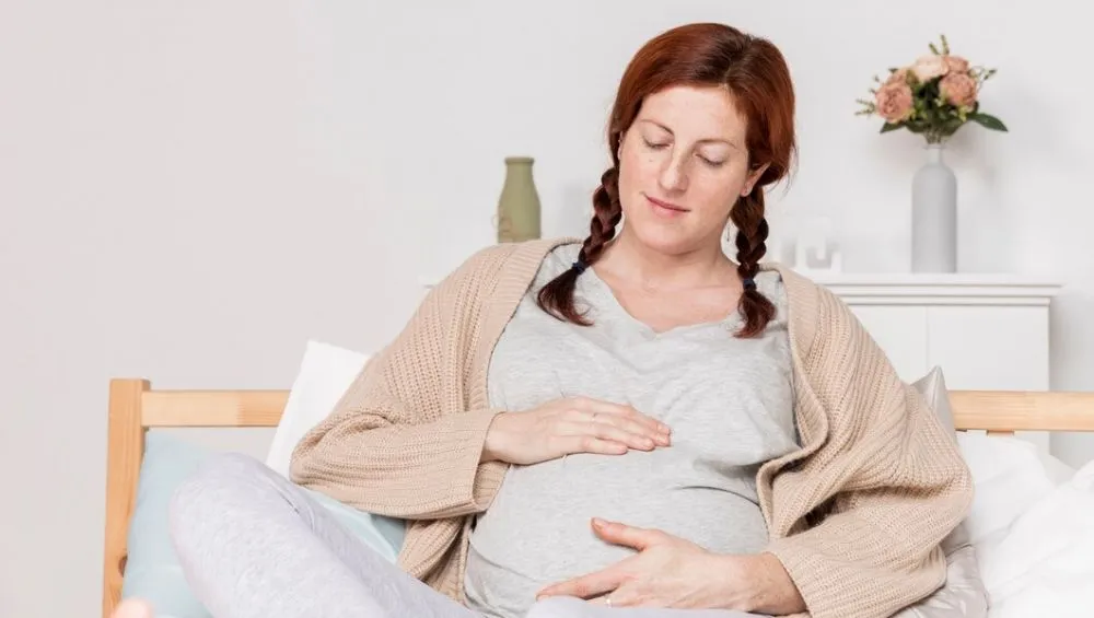 Hepatitis B pada ibu hamil © 2024 freepik.com Hepatitis B pada ibu hamil © 2024 freepik.com