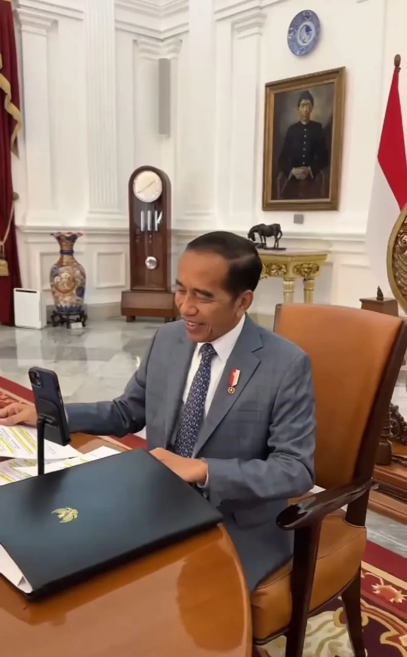 Jokowi video call Veddriq dan Rizki © Instagram