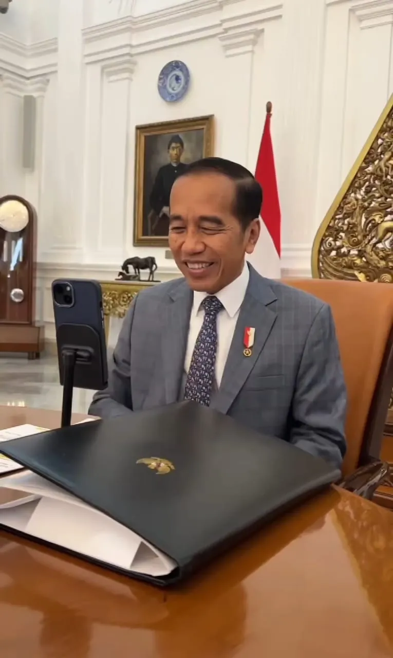 Jokowi video call Veddriq dan Rizki © Instagram