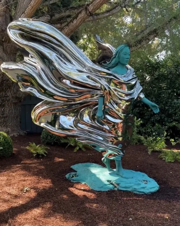 Mark Zuckerberg bikin patung istri © Instagram Mark Zuckerberg bikin patung istri © Instagram