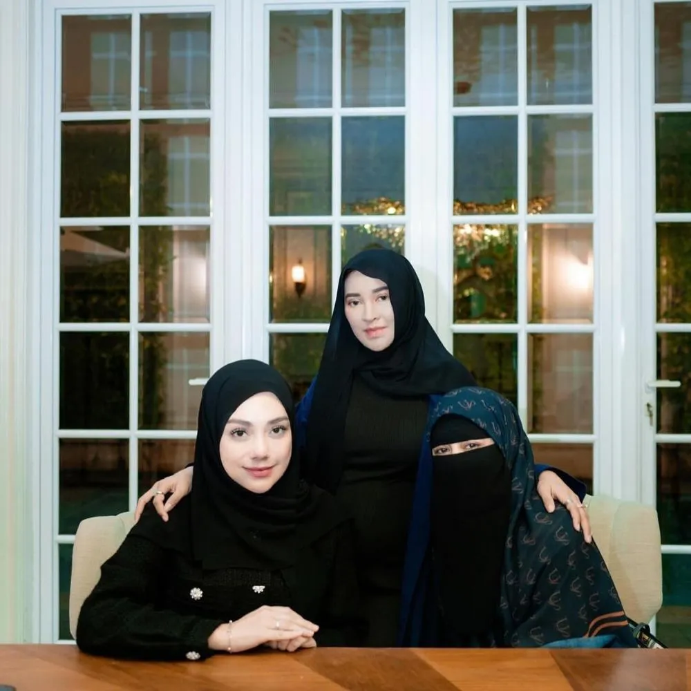 umi pipik benarkan celine sudah masuk islam © instagram umi pipik benarkan celine sudah masuk islam © instagram