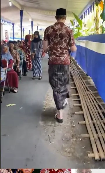 Momen bule ikut jadi pelayan jamuan nikahan © 2024 TikTok