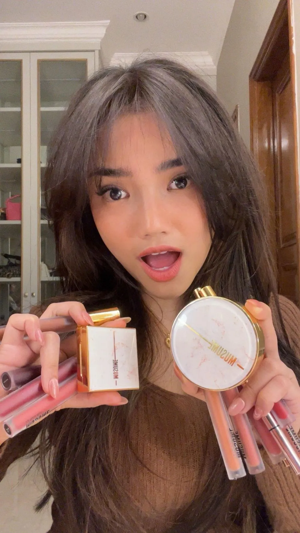 Bisnis Fuji usai tenar jadi seleb © berbagai sumber