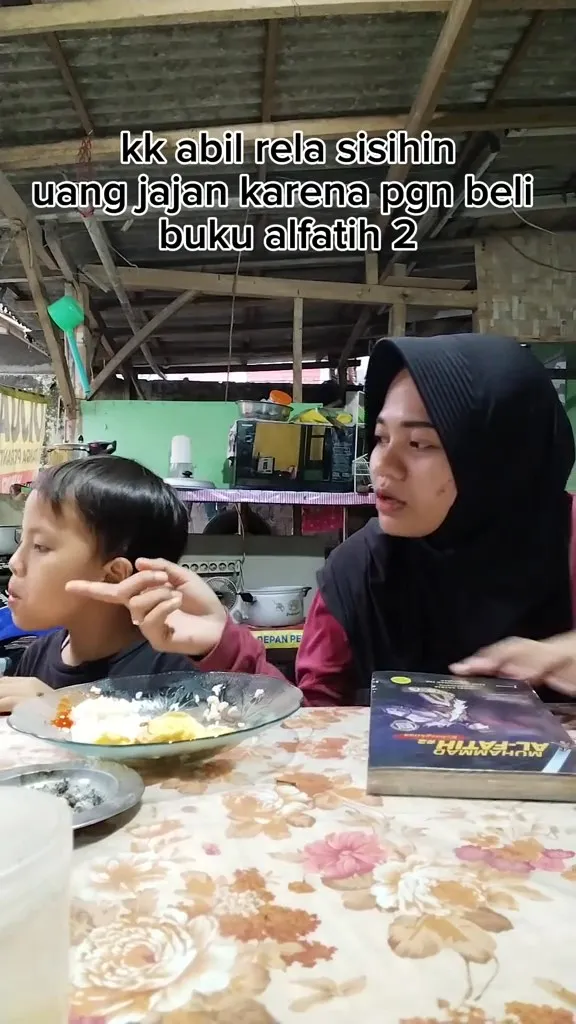 Anak kecil dapat kejutan hadiah © 2024 TikTok Anak kecil dapat kejutan hadiah © 2024 TikTok