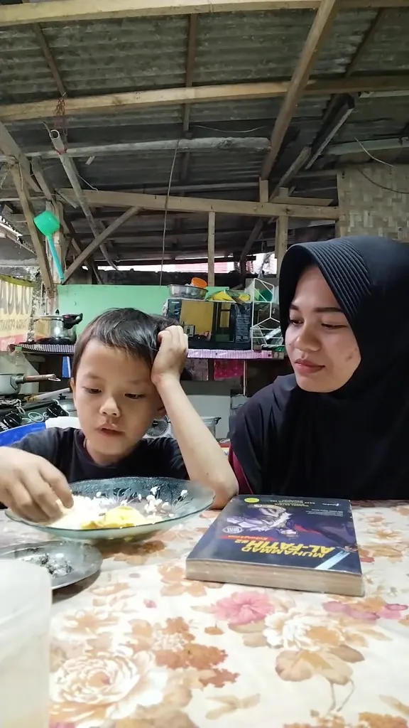 Anak kecil dapat kejutan hadiah © 2024 TikTok Anak kecil dapat kejutan hadiah © 2024 TikTok