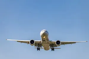 Dipengaruhi kebiasaan manusia saat naik kapal, ini alasan kenapa pintu masuk pesawat ada di sisi kiri