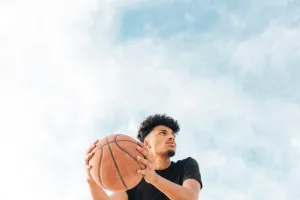 Tiga macam teknik menembak bola dalam basket dan perbedaannya