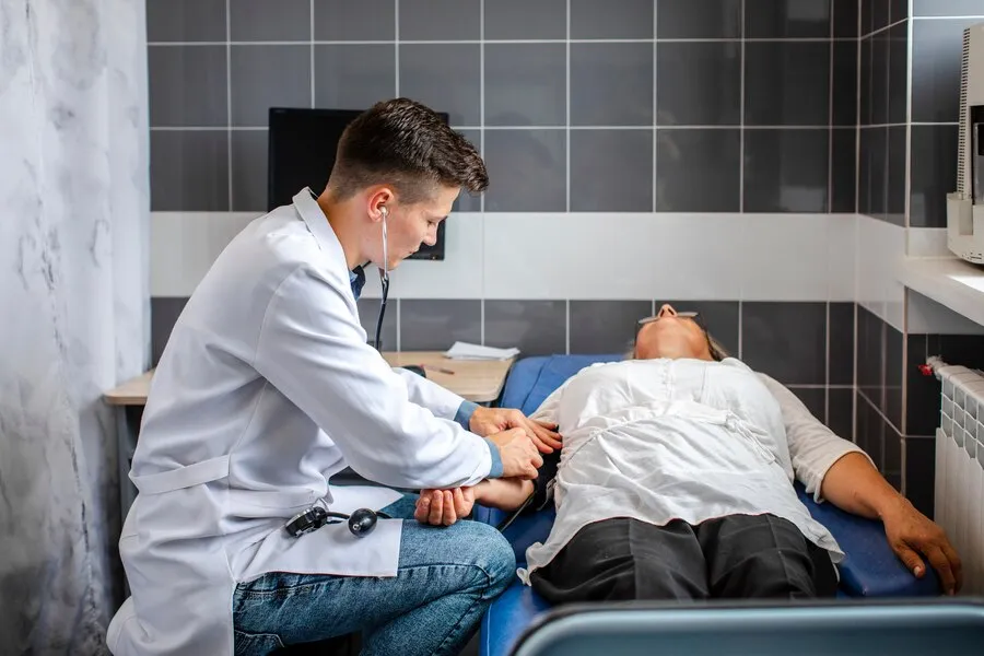 penyebab meninggal mendadak padahal terlihat sehat © 2024 brilio.net