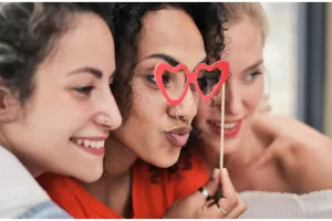 5 Contoh teks anekdot tentang teman, singkat tapi bermakna