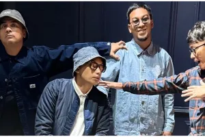 Lirik lagu Normal oleh Rumahsakit