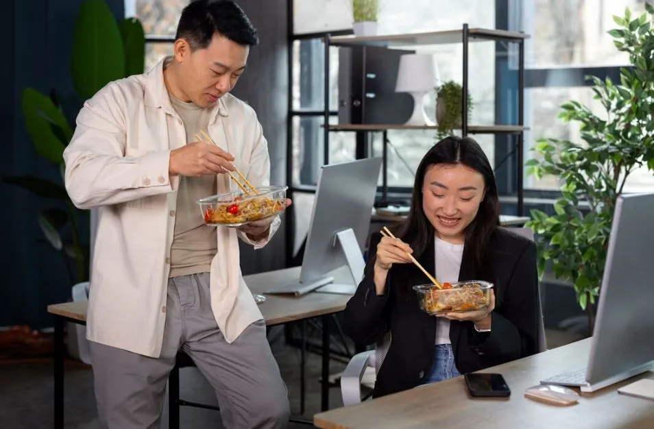 6 Level persahabatan di kantor © 2024 brilio.net