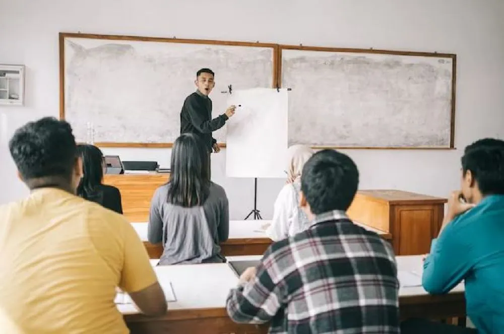 dosen harus S3 freepik.com dosen harus S3 freepik.com