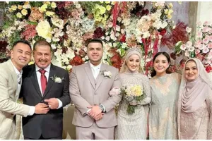 Pesona Nagita Slavina di acara pernikahan, glamor dan elegan