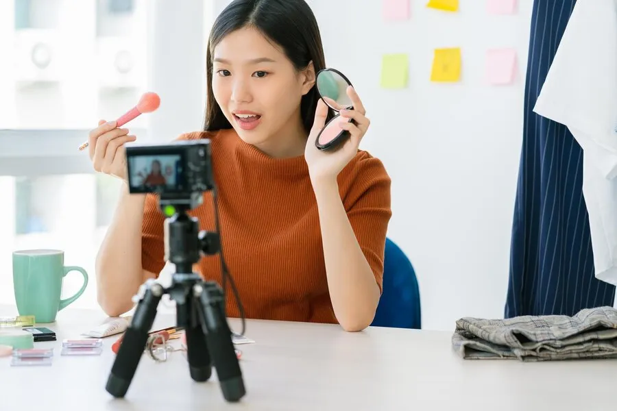 alasan Gen Z lebih milih jadi content creator daripada karyawan kantoran © 2024 freepik.com alasan Gen Z lebih milih jadi content creator daripada karyawan kantoran © 2024 freepik.com