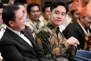 Momen Gibran Rakabuming kunjungan ke Semarang naik pesawat ekonomi, gaya OOTD-nya jadi perhatian