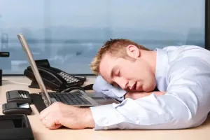 Gara-gara ketiduran satu jam saat kerja, pria ini malah dapat Rp762 juta dari perusahaan