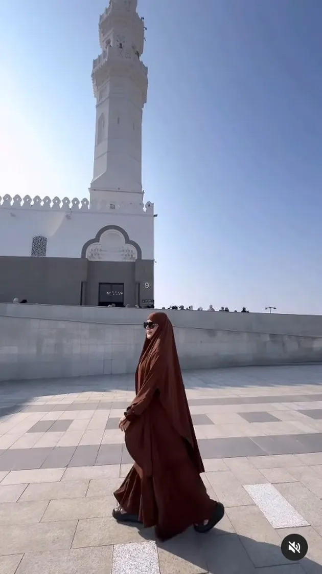 Shella Saukia minta maaf © Instagram Shella Saukia minta maaf © Instagram