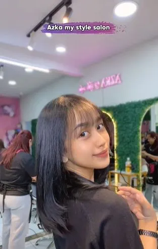 Cewek rambut keriting ngembang usai di styling hasilnya bak beda orang TikTok Cewek rambut keriting ngembang usai di styling hasilnya bak beda orang TikTok