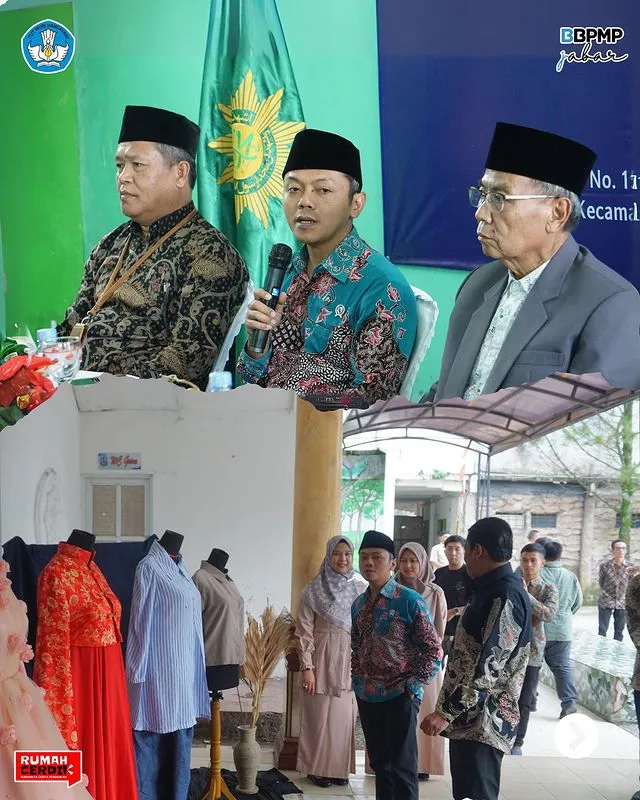 peran guru dan orang tua © berbagai sumber peran guru dan orang tua © berbagai sumber