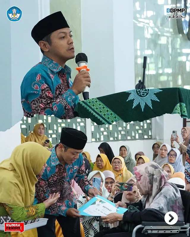 peran guru dan orang tua © berbagai sumber peran guru dan orang tua © berbagai sumber