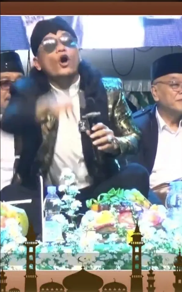 kontroversi Gus Miftah © berbagai sumber