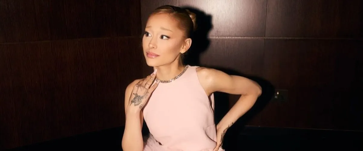 Makna lirik lagu dan pesan emosional di balik Santa Tell Me oleh Ariana Grande