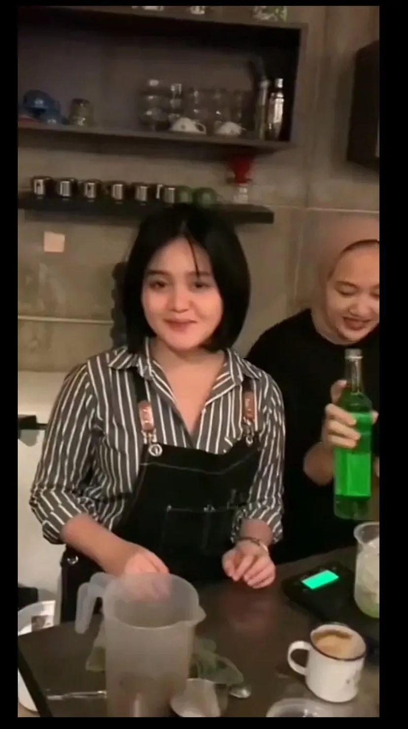 Tia Septiana anak Mandra berbagai sumber Tia Septiana anak Mandra berbagai sumber