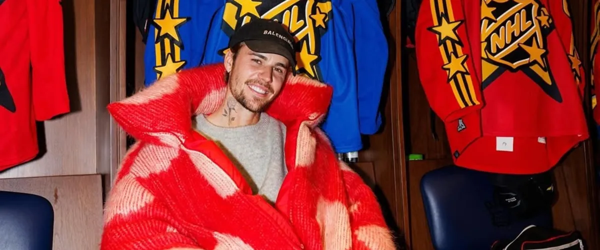 Lirik lagu Mistletoe dari Justin Bieber, lagu ikonik bertema Natal dengan sentuhan romantis