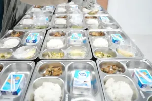 Fix! Program makan siang bergizi gratis dimulai 2 Januari 2025, begini format  soal penyediaannya
