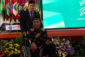 Dulu jadi buruh pabrik kini diangkat jadi rektor, mengenal Mundakir dulu belajarnya sambil angon sapi