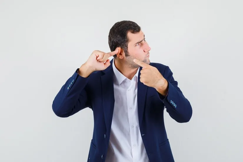 7 arti telinga berdenging © 2024 freepik.com