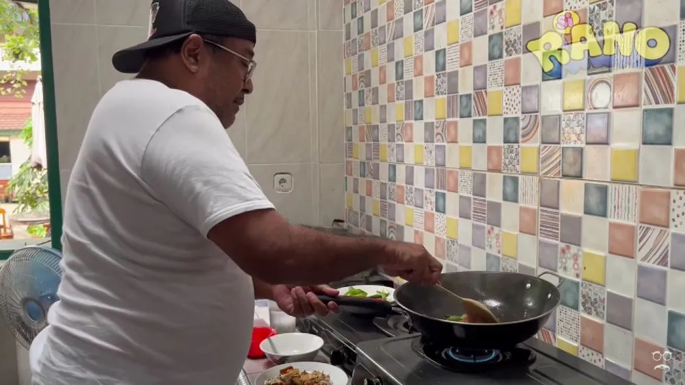 dapur kotor rumah Rano Karno © 2024 brilio.net dapur kotor rumah Rano Karno © 2024 brilio.net