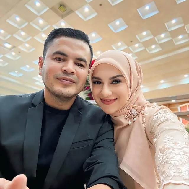 Dede Sunandar ungkap kebaikan suami Irish Bella © 2025 Instagram Dede Sunandar ungkap kebaikan suami Irish Bella © 2025 Instagram