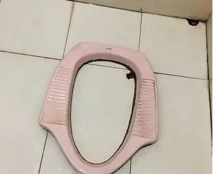 potret kocak toilet ini desainnya malah bikin meringis Berbagai sumber