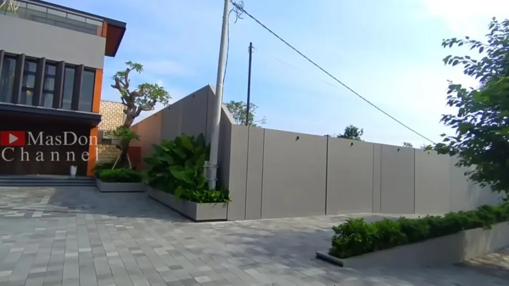 rumah baru Gus Miftah bergaya modern © YouTube