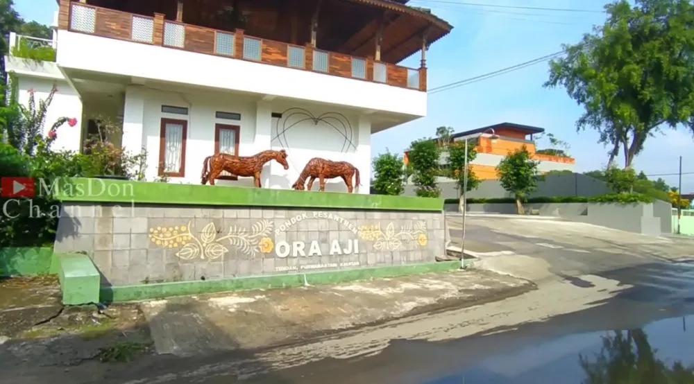 rumah baru Gus Miftah bergaya modern © YouTube