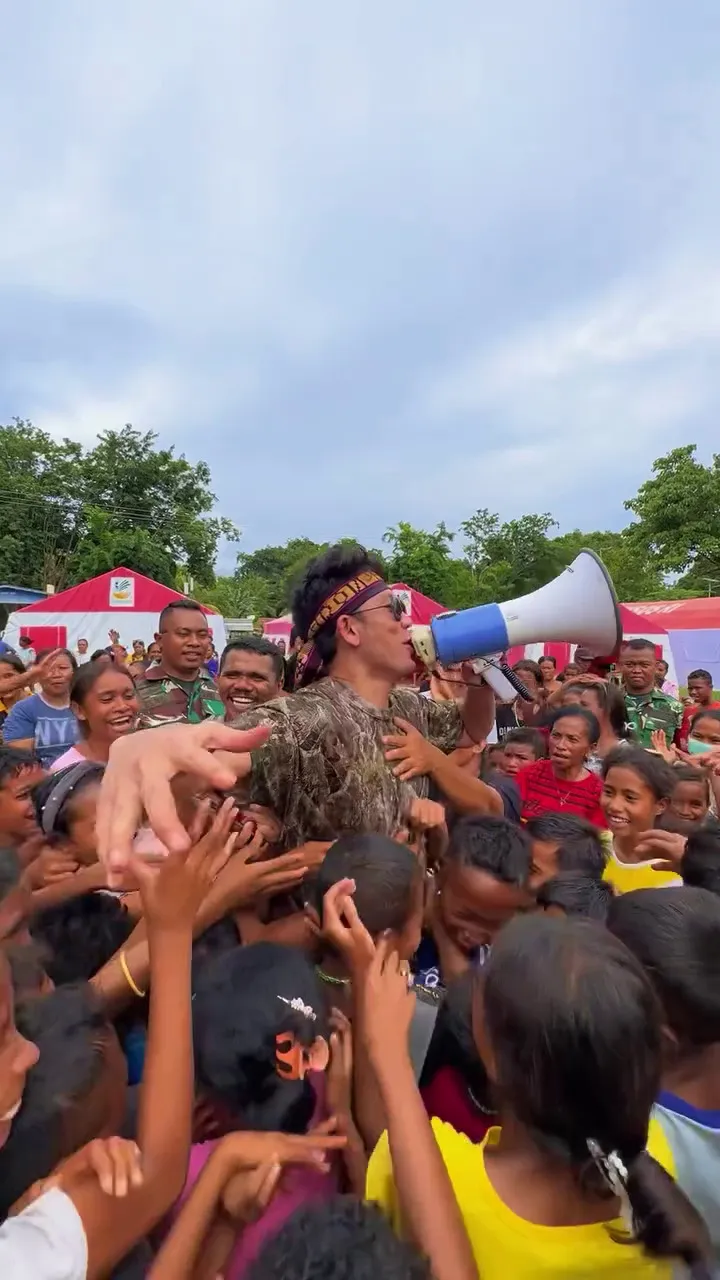 denny sumargo terjun bagikan donasi © 2025 Instagram denny sumargo terjun bagikan donasi © 2025 Instagram