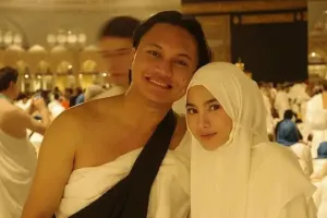 Potret 4 seleb wanita mualaf saat umrah pertama, Mahalini menjalaninya saat hamil 7 bulan 