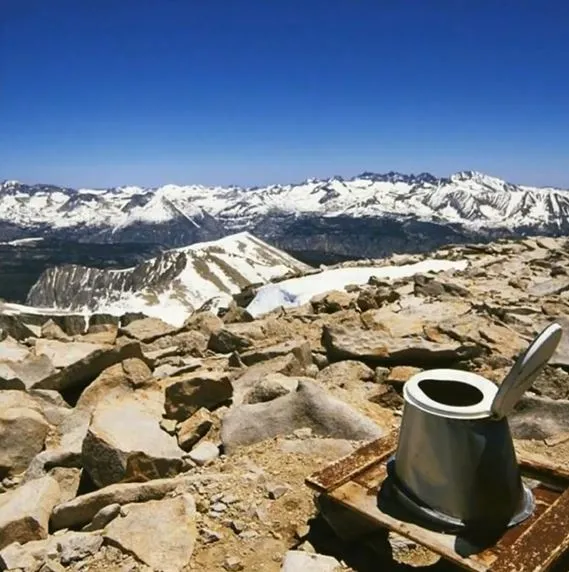 Potret kocak desain toilet Berbagai sumber