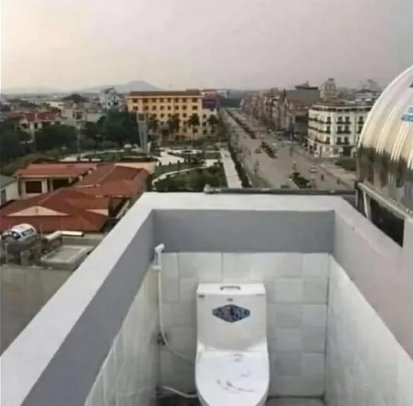 Potret kocak desain toilet Berbagai sumber
