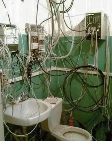 Potret kocak desain toilet Berbagai sumber