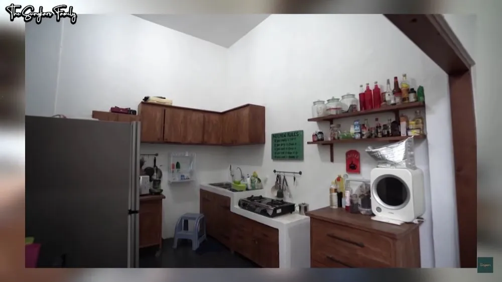 dapur rumah Zaskia Mecca di Jogja © 2024 brilio.net dapur rumah Zaskia Mecca di Jogja © 2024 brilio.net