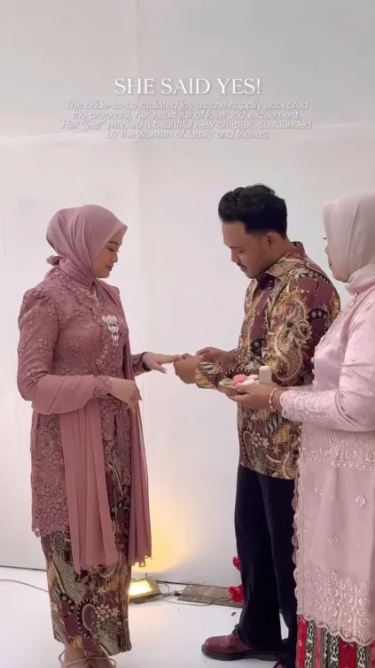 Salma Salsabil dilamar Dimansyah Laitupa © Instagram Salma Salsabil dilamar Dimansyah Laitupa © Instagram