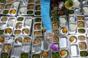 Pemerintah berencana tambah anggaran Rp100 Triliun untuk makan gratis, diperuntukkan 82,9 juta orang