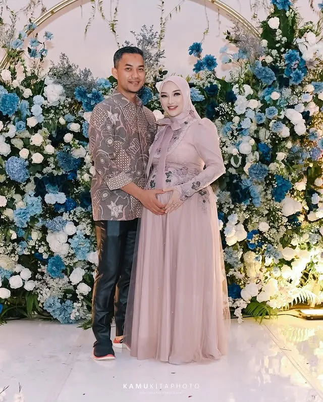 Zaskia Gotik 7 bulanan hamil anak ketiga © Instagram