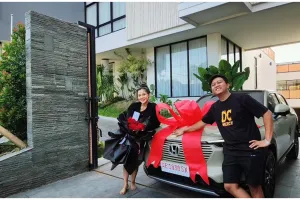 Dulu tukang kebun kini jadi artis top sukses punya rumah ditaksir Rp 15 M, 9 potret teras Denny Caknan