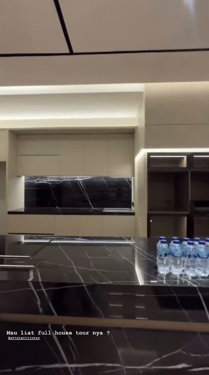 potret dapur verrel bramasta di rumah baru © berbagai sumber