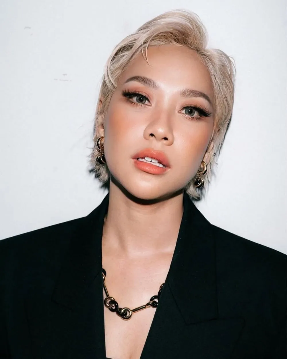 BCL dengan rambut bondol  © Instagram