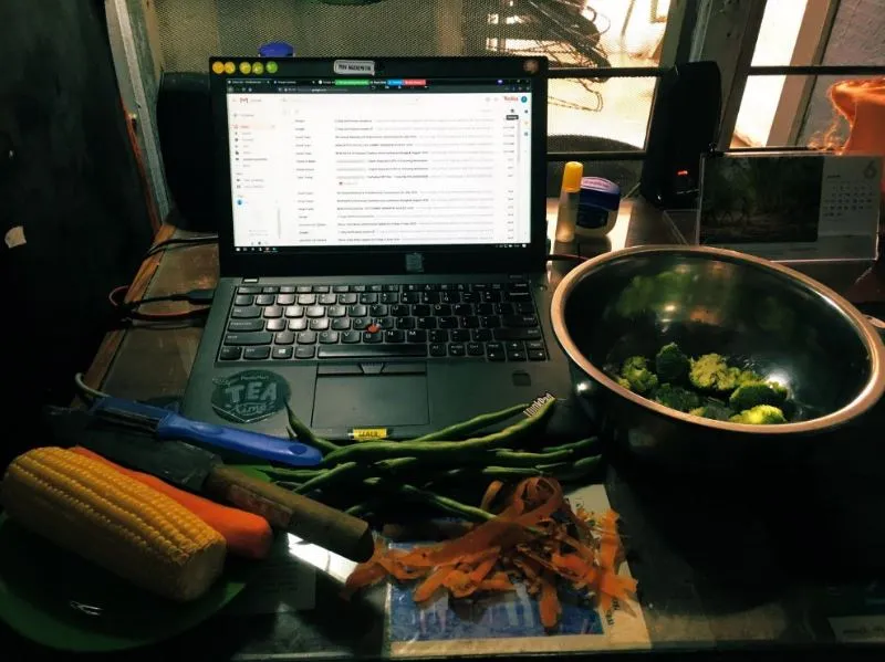 Potret kocak kegiatan emak-emak multitasking Berbagai sumber Potret kocak kegiatan emak-emak multitasking Berbagai sumber