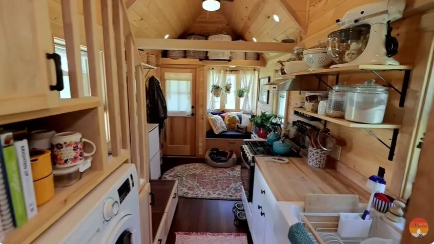 rumah mungil lebar 3 meteran harga 1,6 miliar © 2025 YouTube rumah mungil lebar 3 meteran harga 1,6 miliar © 2025 YouTube